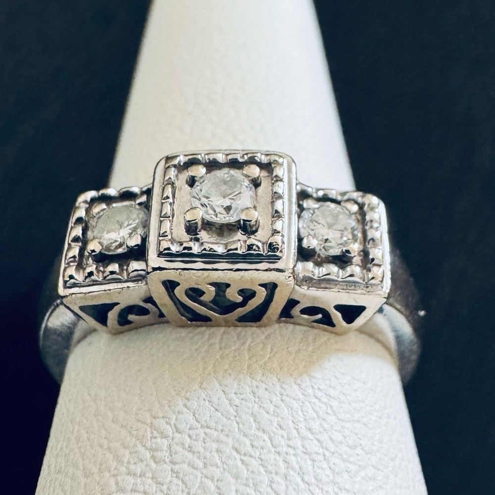 Vintage 14K White Gold Art Deco Diamond Square Raised Scrollwork Ring size 7